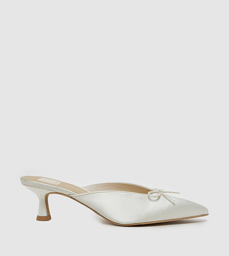 CLEO OFF WHITE FLAT SANDALS