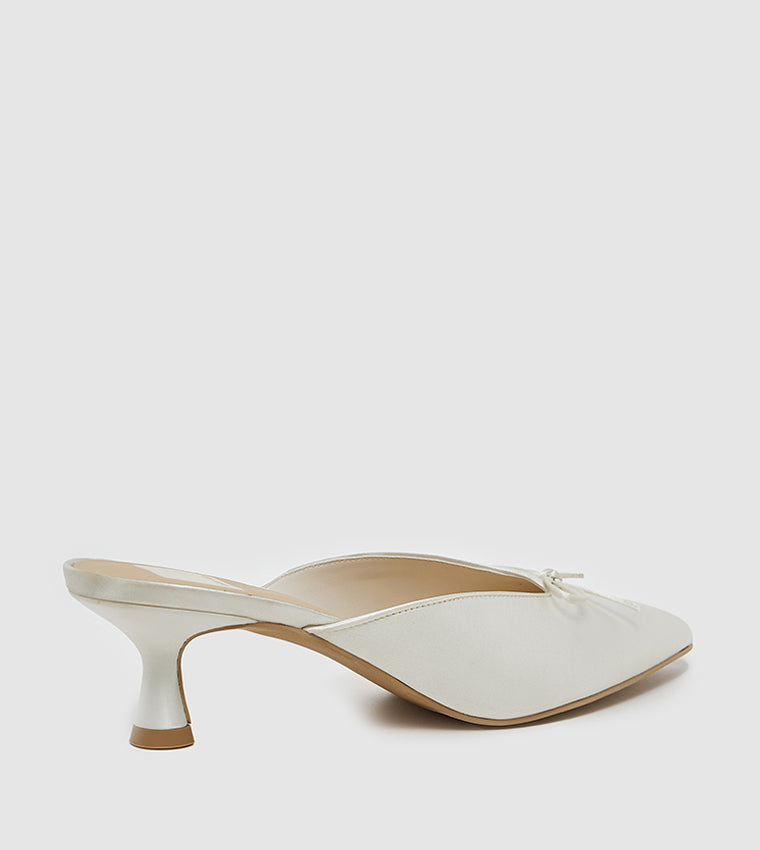 CLEO OFF WHITE FLAT SANDALS