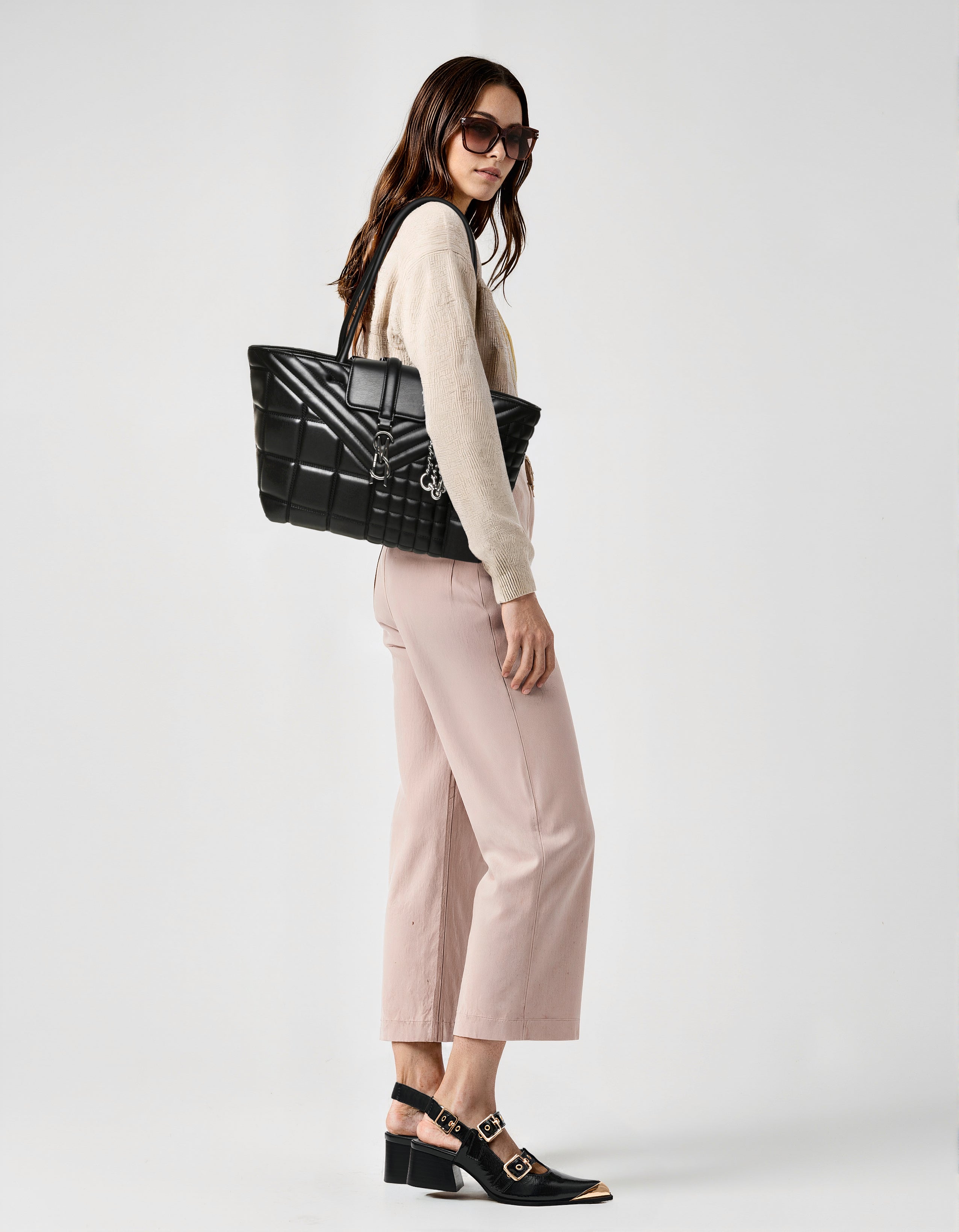 GALACTIA BLACK FLAT SANDALS