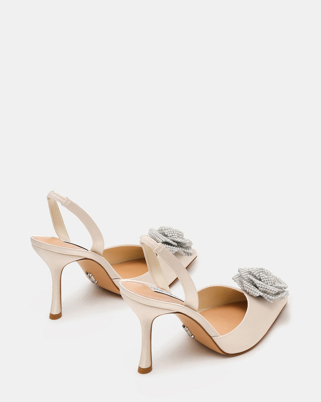 Steve Madden Lysandra Women's Ivory Pumps - pair three-quarter view