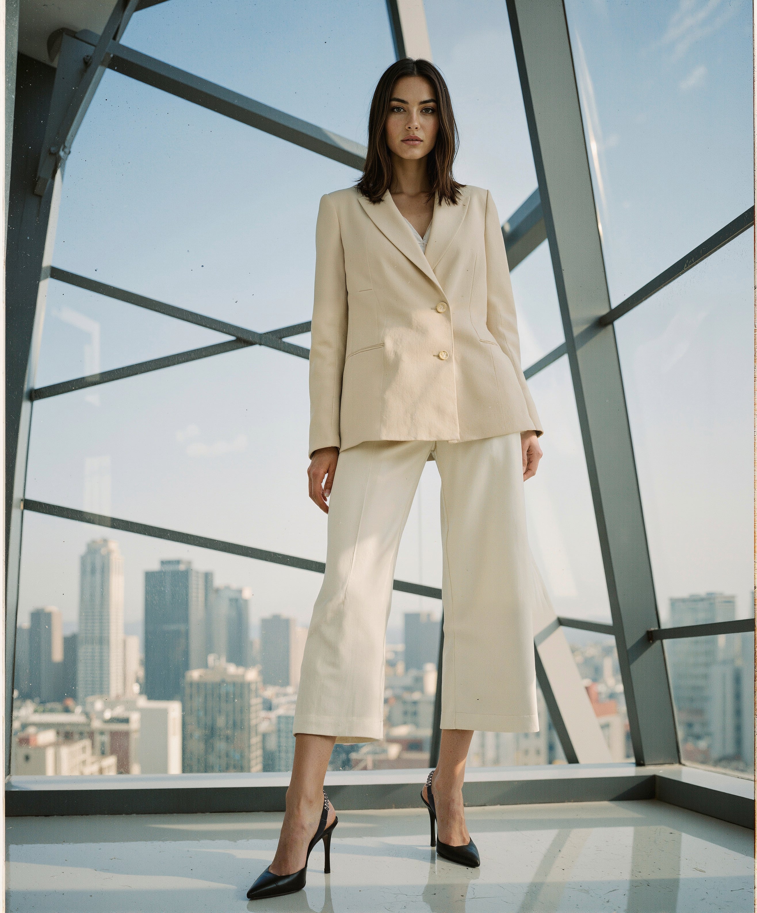 SLEEKY BLACK LEATHER HEELS